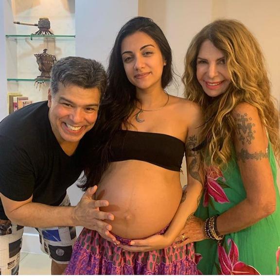 Mauricio Mattar surge com a ex-mulher, Elba Ramalho, ao celebrar gravidez da nora