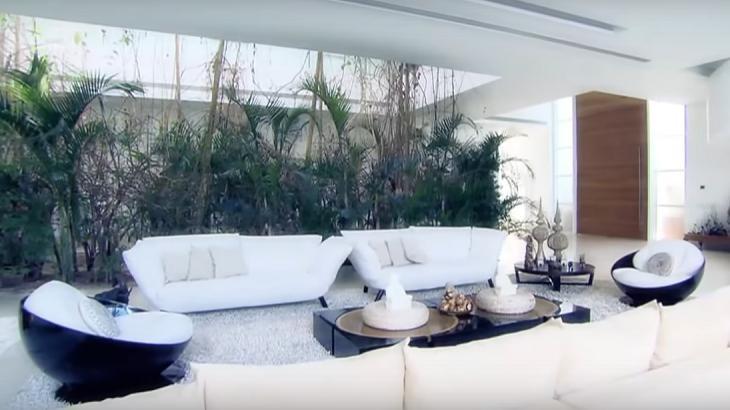 Xuxa e Sasha passam quarentena em mansão e rumores avaliam em mais de R$18 milhões