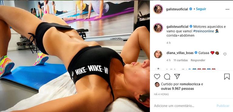 Adriane Galisteu é criticada após exibir barriga negativa na academia