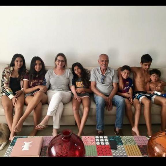 Márcio Garcia reúne família em clique para celebrar Dia dos Avós