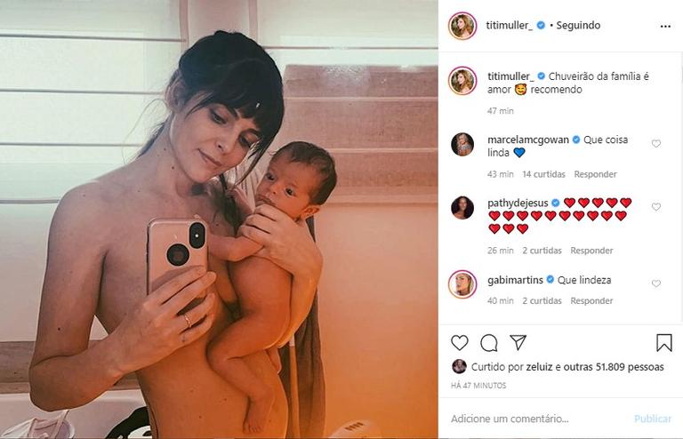 Titi Müller encanta web ao surgir em banho com filho