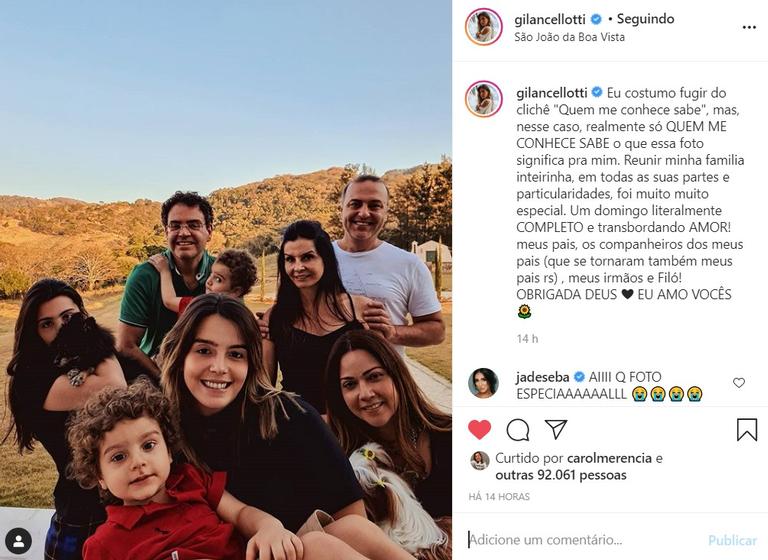 Giovanna Lancellotti reúne pais separados em almoço de família 