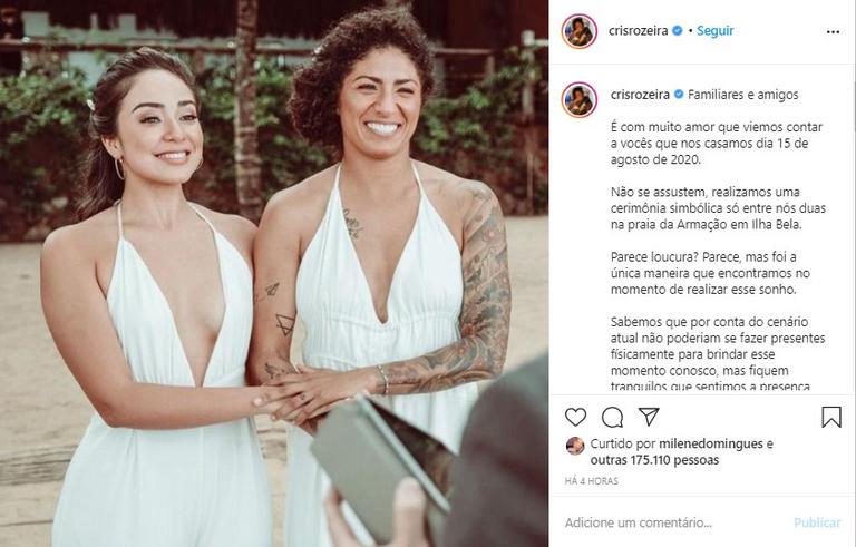 Jogadora Cris Rozeira revela casamento em cerimônia intimista