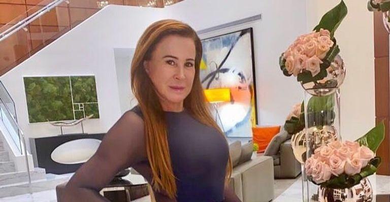 Em selfie, Zilu Camargo exibe rosto impecável e impressiona: ''Linda