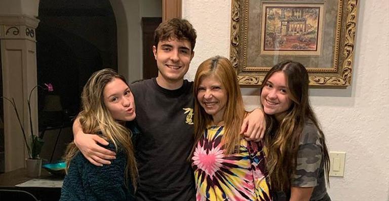 Filho De Gugu Liberato Completa 19 Anos E Ganha Festa Em Família Filho De Gugu Liberato Completa 19 Anos E Ganha Festa Em Família
