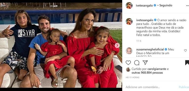 Ivete Sangalo posa com o marido e os três filhos
