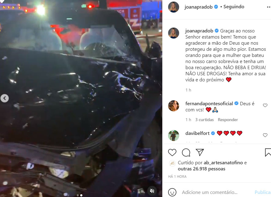 Joana Prado mostra o carro destruído após acidente