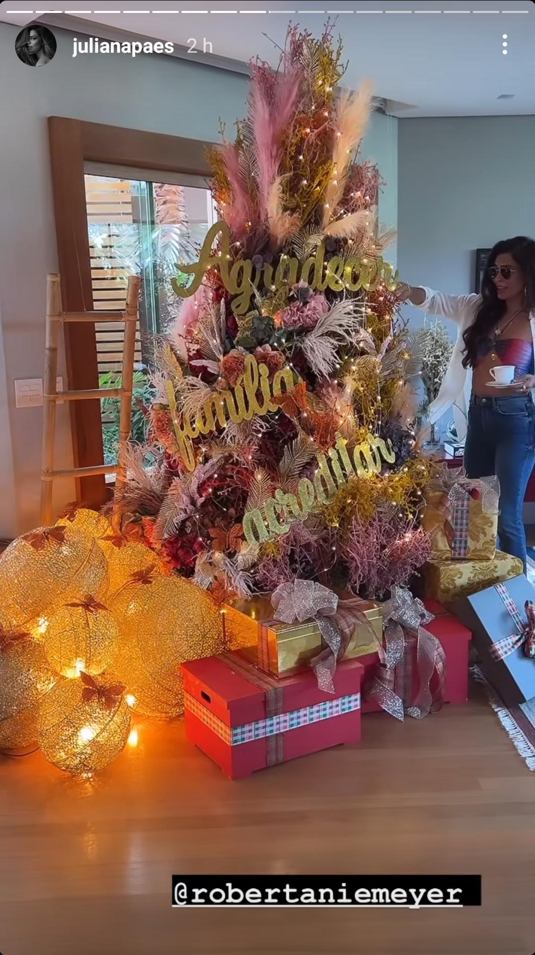 Juliana Paes mostra sua árvore de Natal