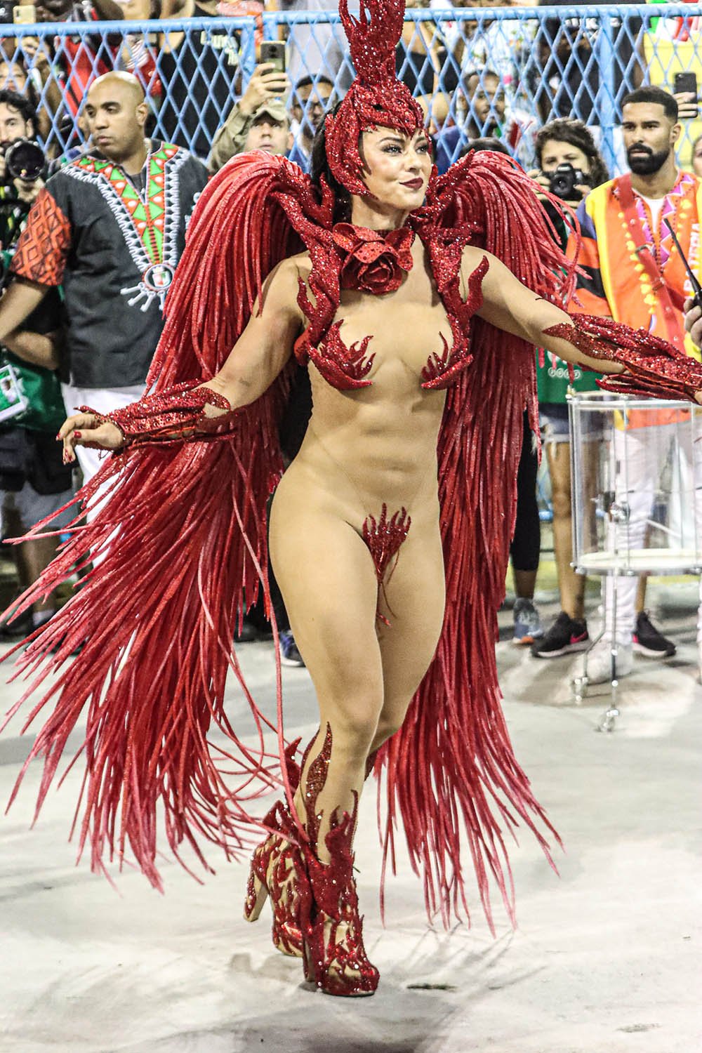 Paolla Oliveira no desfile da Grande Rio no carnaval de 2022