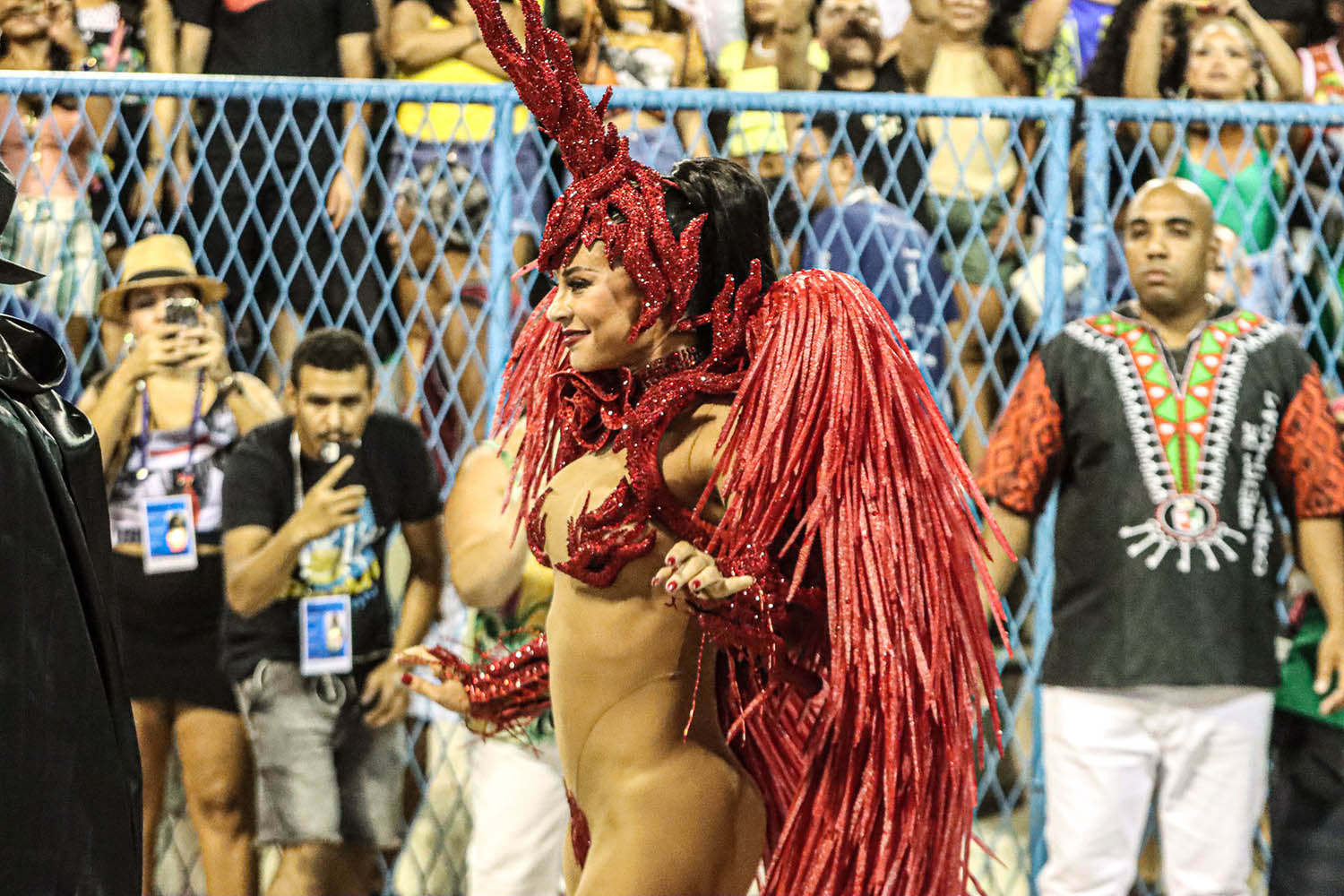 Paolla Oliveira no desfile da Grande Rio no carnaval de 2022