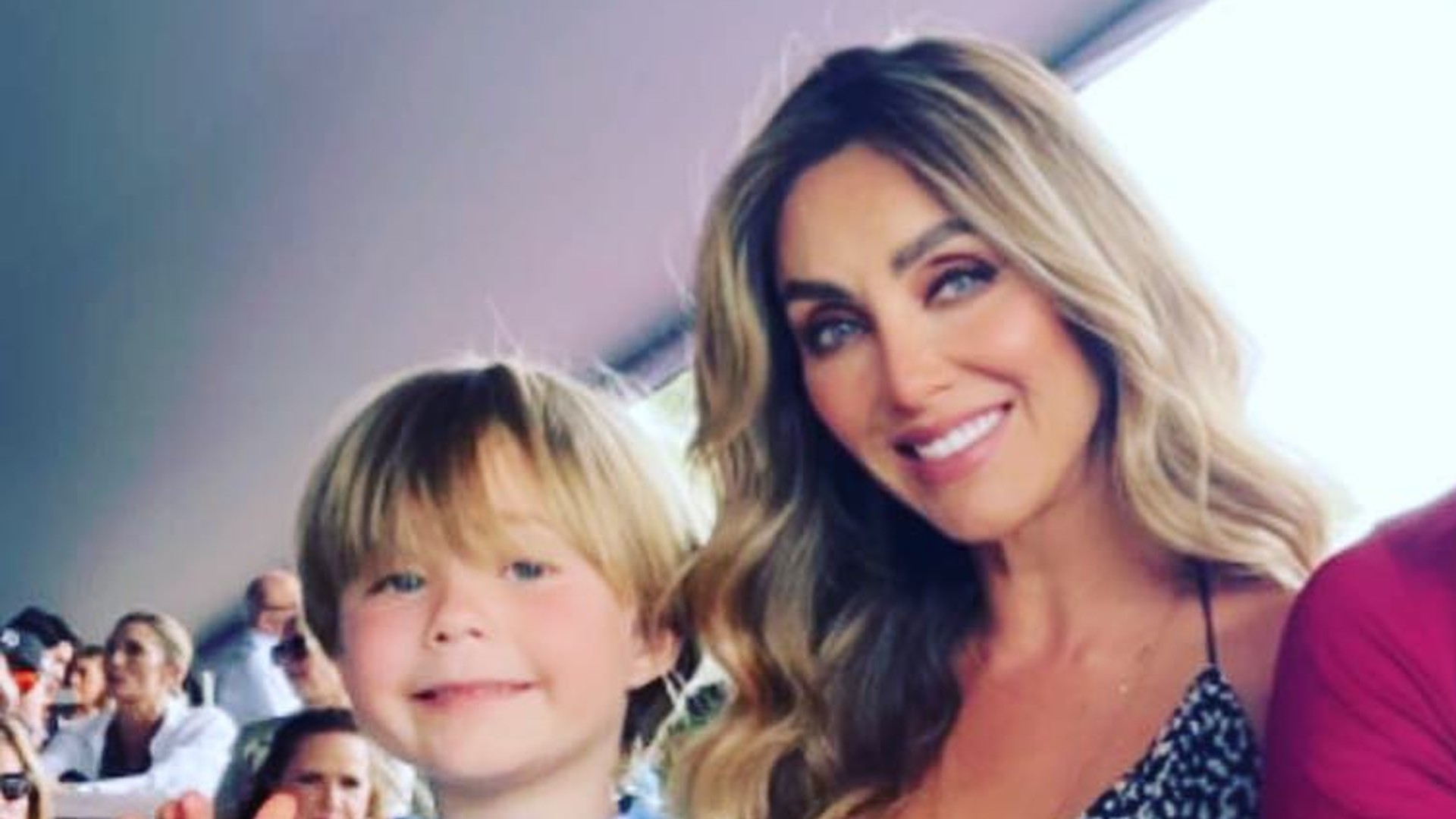 Ex-RBD Anahí compartilha vídeo malhando ao lado do filho - Créditos: Reprodução/ Instagram