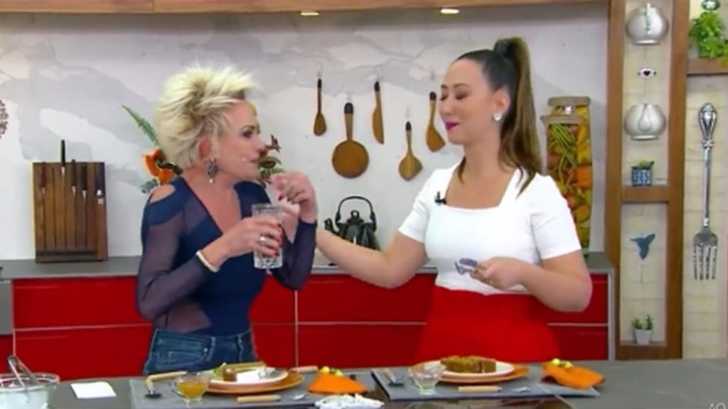 Ana Maria Braga e Juliane Massaoka no programa Mais Você - Crédito: Reprodução / Globo