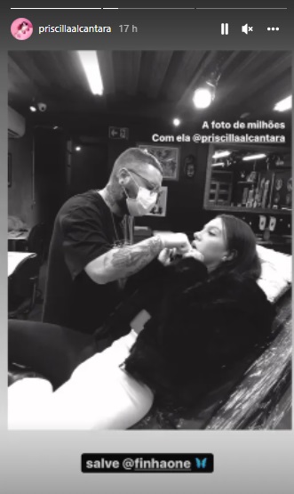 Priscilla Alcantara faz tatuagem na parte interna dos lábios