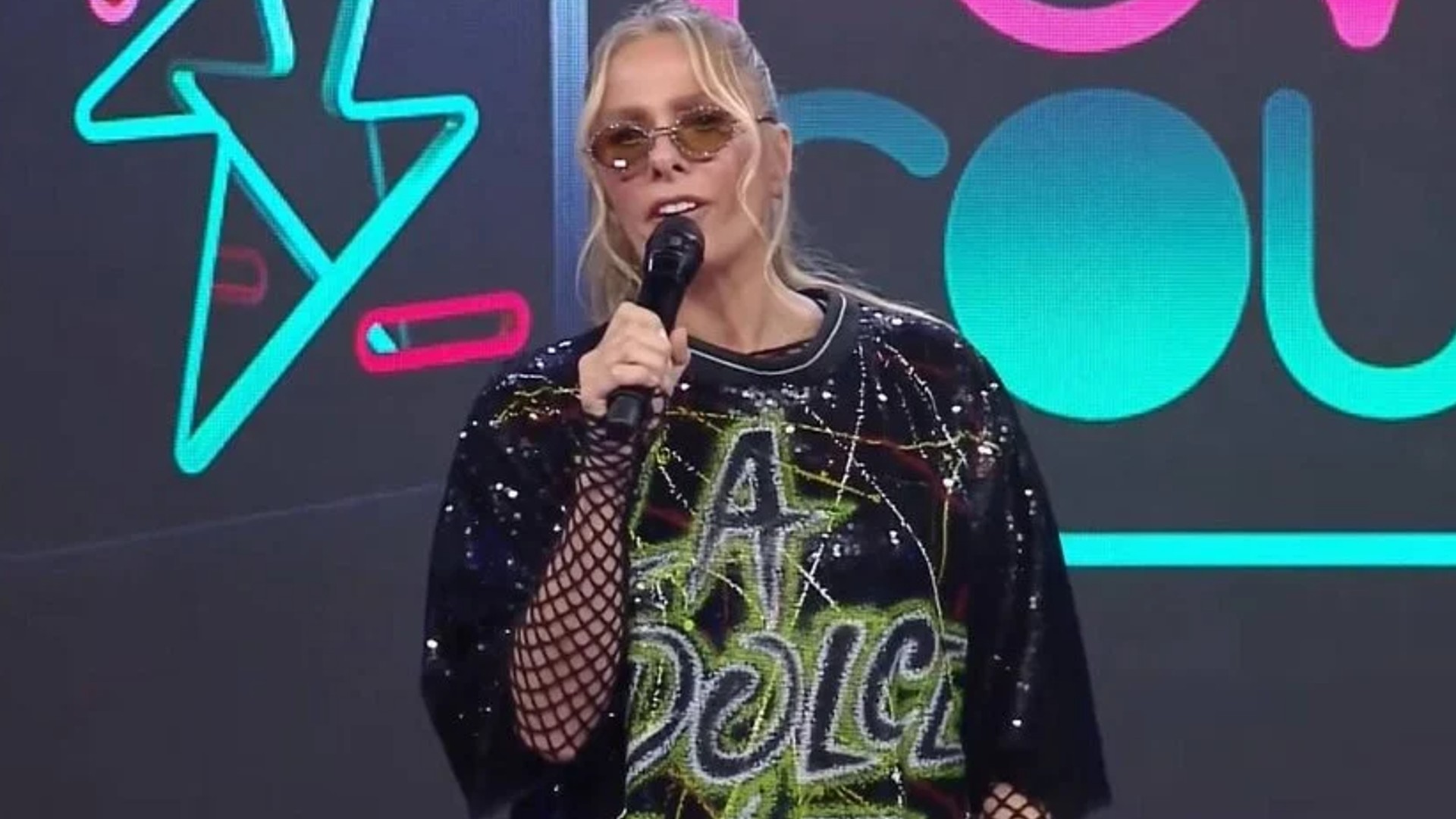 Adriane Galisteu durante apresentação do 'Power Couple' (Reprodução/Record TV)