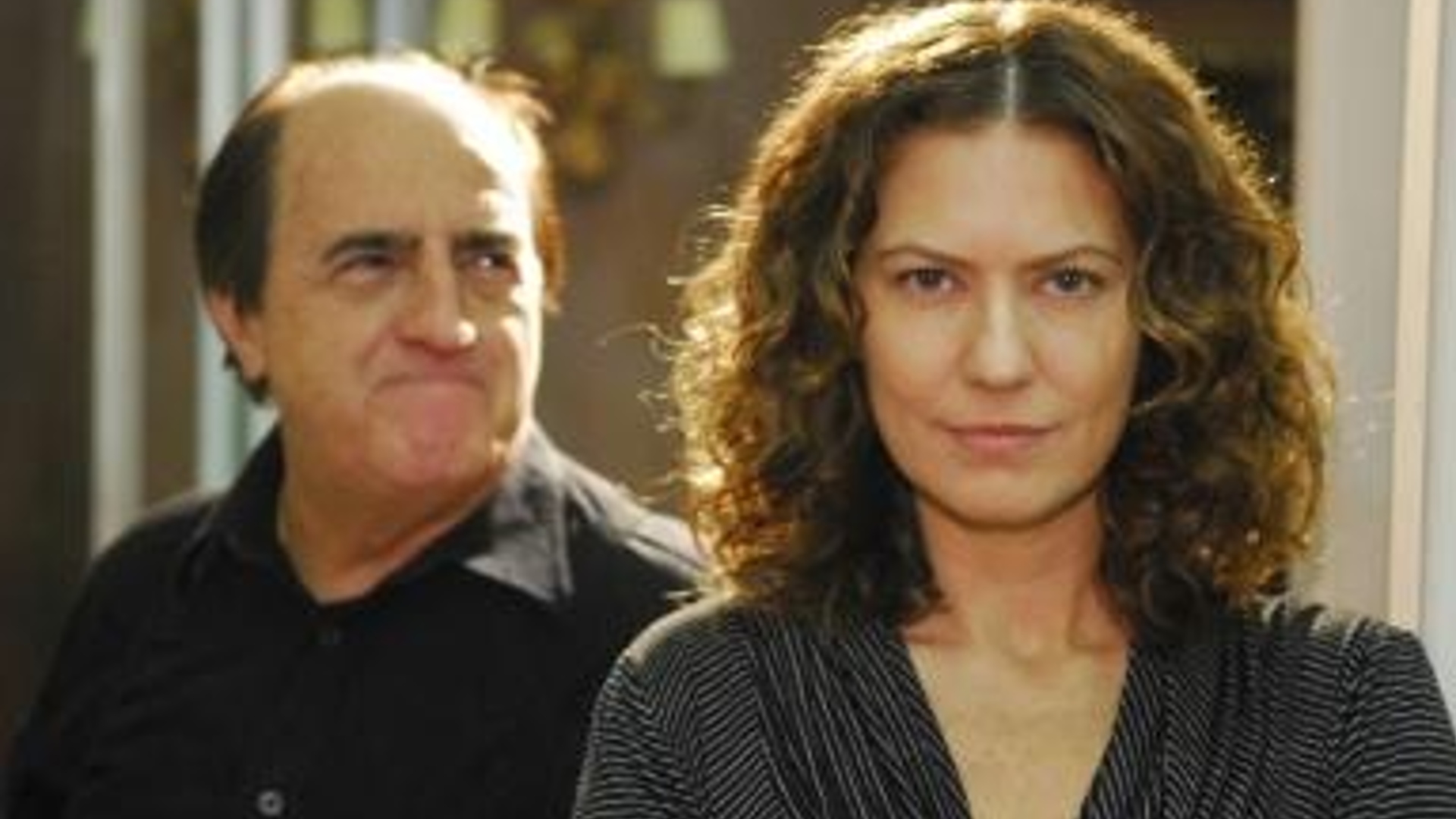 Flora (Patricia Pillar) e Silveirinha (Ary Fontura) - Créditos: Reprodução/ Globo