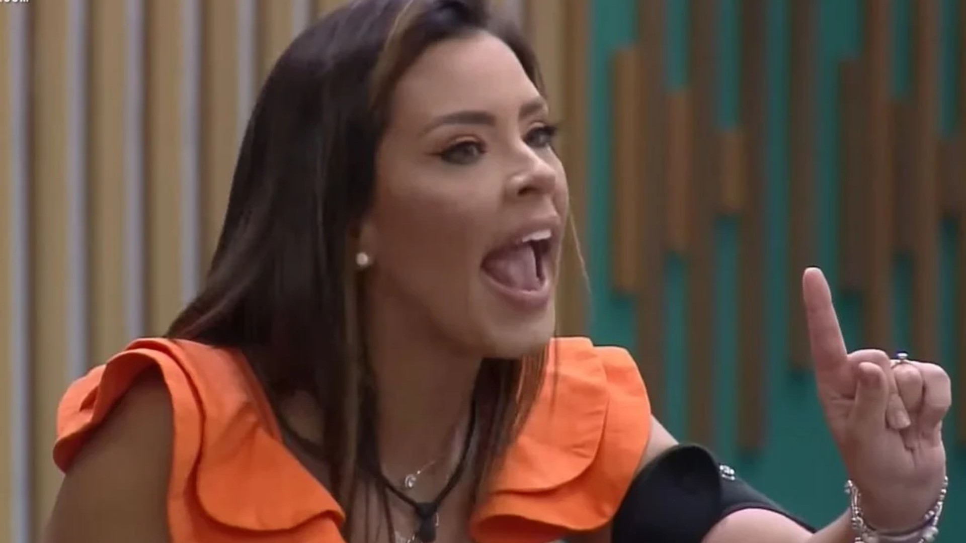 Ivy discute com Anne e Pe Lanza após formação da DR (Reprodução/PlayPlus)