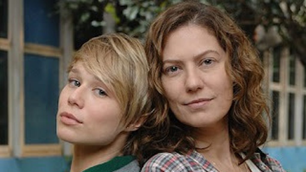 Lara (Mariana Ximenes) e Flora (Patricia Pillar) Créditos: Reprodução/ Globo