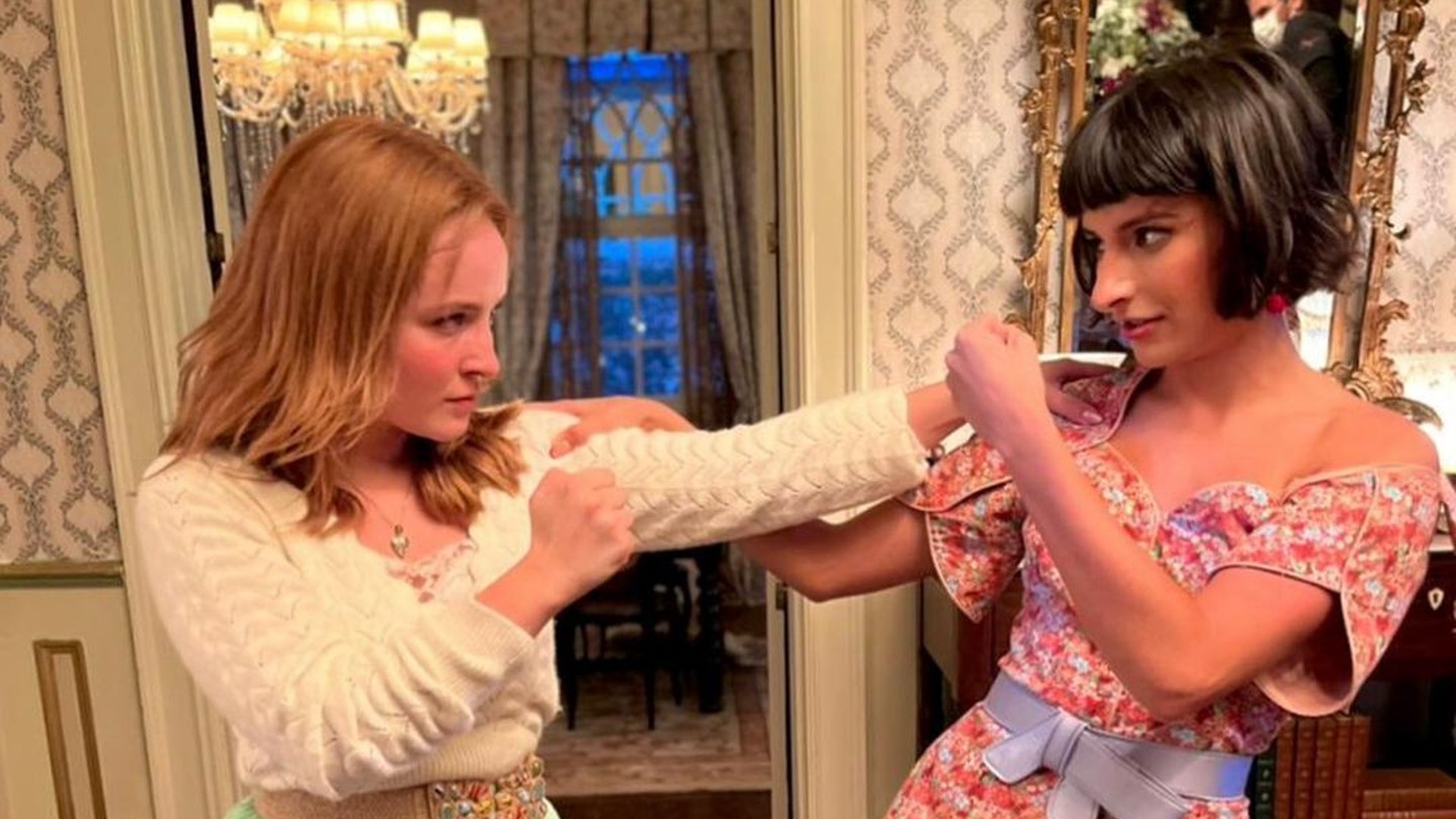 Larissa Manoela e Duda Brack em "Além da Ilusão"