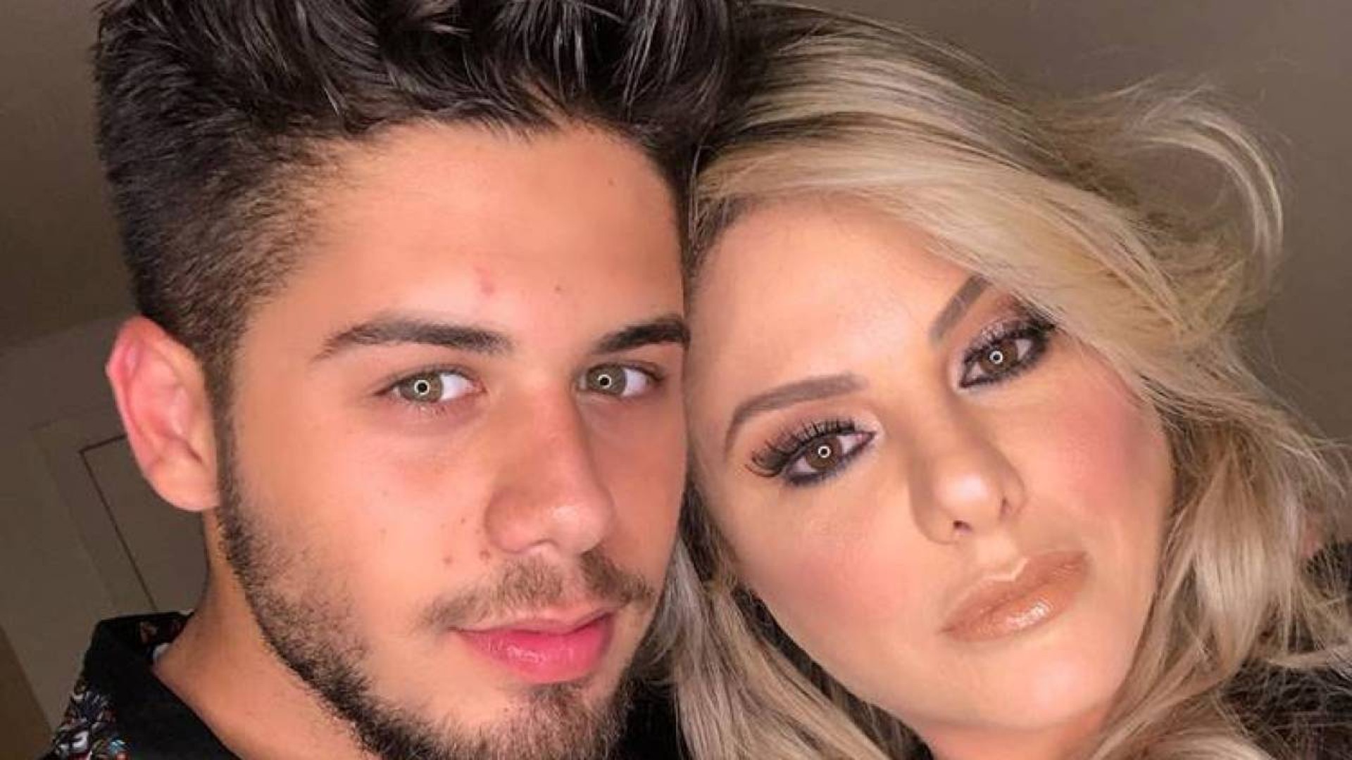 Zé Felipe e mãe, Poliana Rocha
