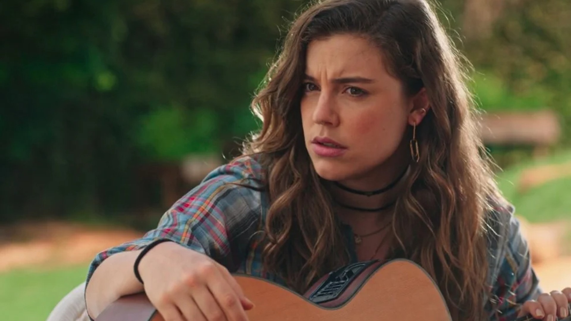 Alice Wegmann vive Raíssa em 'Rensga Hits' (Reprodução/TV Globo)