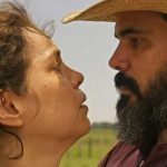 Em 'Pantanal', Alcides (Juliano Cazarré) levará Maria Bruaca (Isabel Teixeira) para a fazenda de Zé Leôncio — Foto: Globo