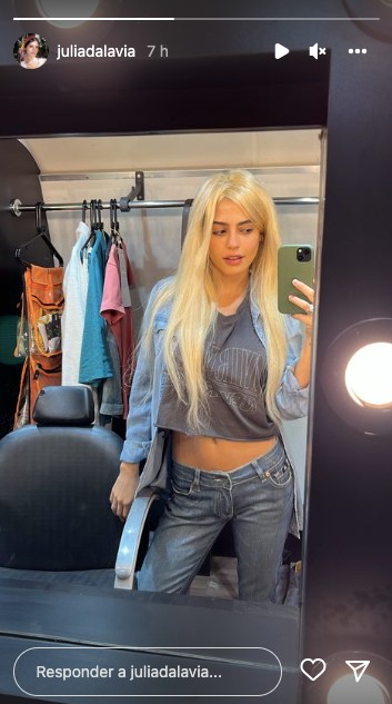 Julia Dalavia surge de peruca loira (Reprodução/Instagram)