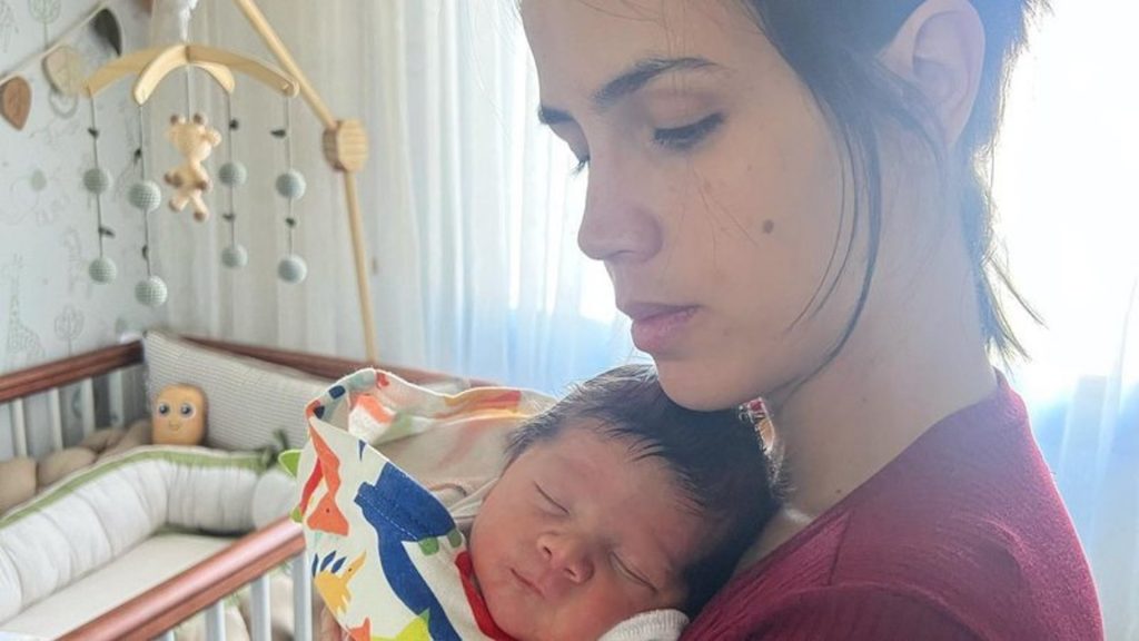 Pérola Faria e o filho recém-nascido, Joaquim (Reprodução/Instagram)