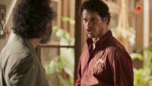 Tadeu (José Loreto) discute com José Leôncio e é humilhado pelo pai , em 'Pantanal' — Foto: Globo