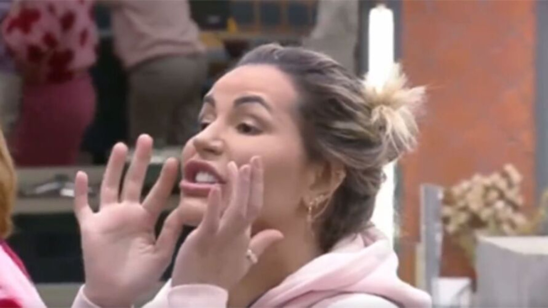 Deolane Bezerra. (Reprodução/TV Record)