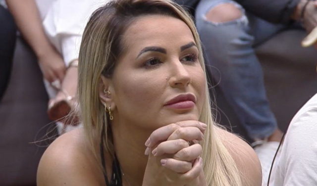 Deolane em 'A Fazenda'. (Reprodução/ TV Record)