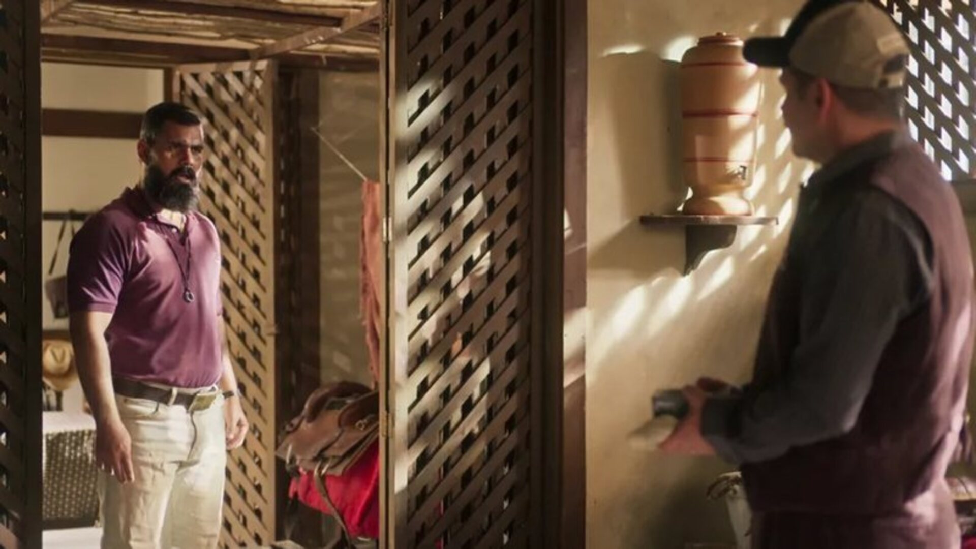 Alcides (Juliana Cazarre) e Tenório (Murilo Benício) em 'Pantanal' (Foto: Divulgação/TV Globo)