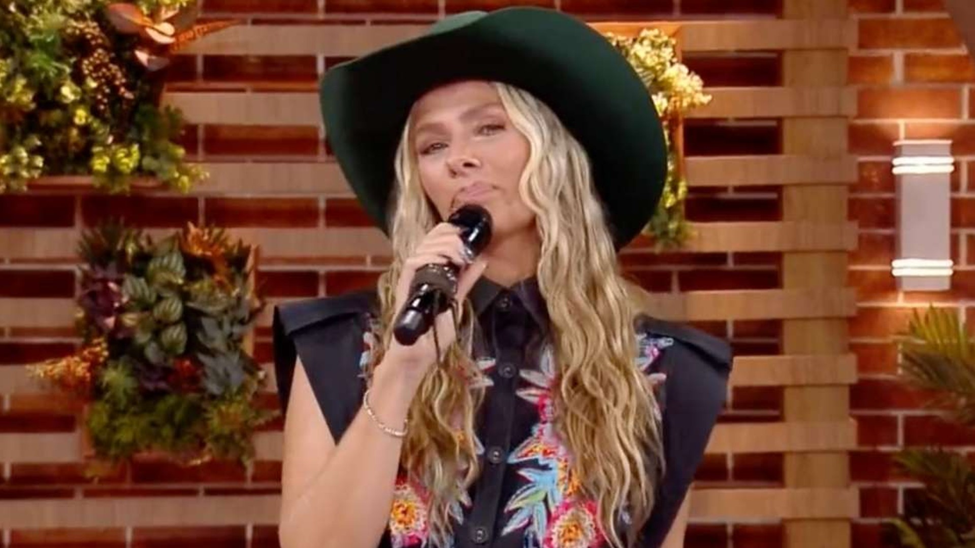 Adriane Galisteu em 'A Fazenda' (Reprodução/Record TV)