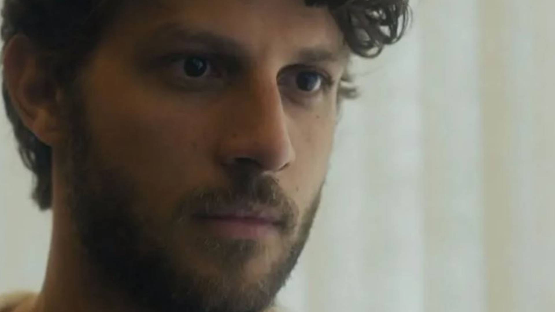 Chay Suede como Ari - Crédito: Reprodução/ TV Globo
