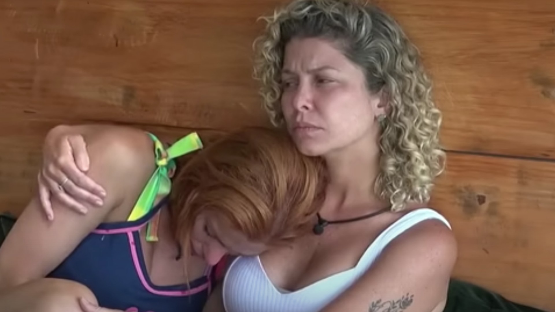 Deborah Albuquerque e Bárbara Borges em 'A Fazenda 14' (Reprodução/PlayPlus)