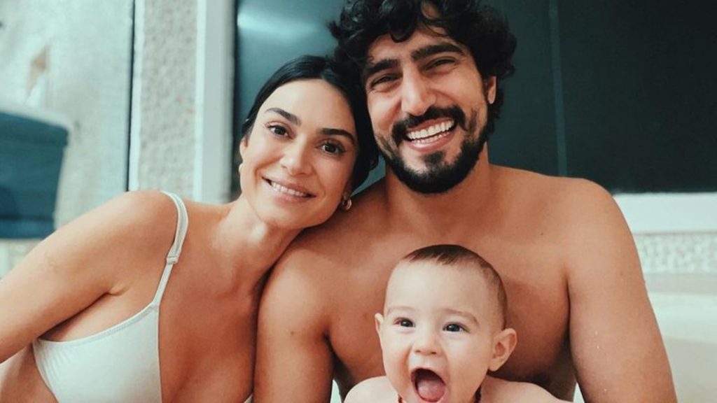 Thaila Ayala, Renato Góes e o filho do casal, Francisco (Reprodução/Instagram)