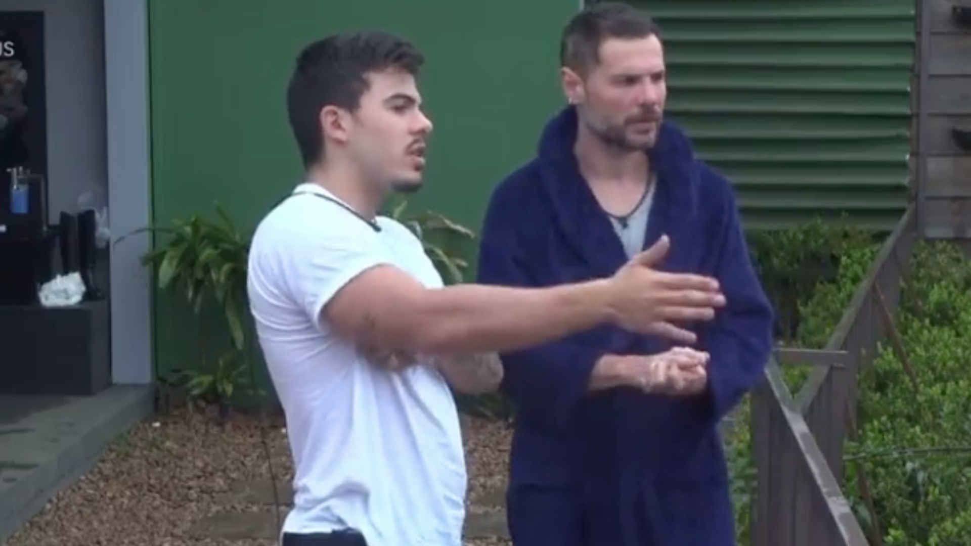Thomaz Costa e Alex Gallete em 'A Fazenda 14' (Reprodução/PlayPlus)