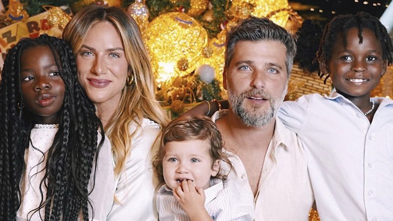 Bruno Gagliasso e Giovanna Ewbank são pais de Zyan, Bless e Chissomo - (Foto: Reprodução/Instagram)