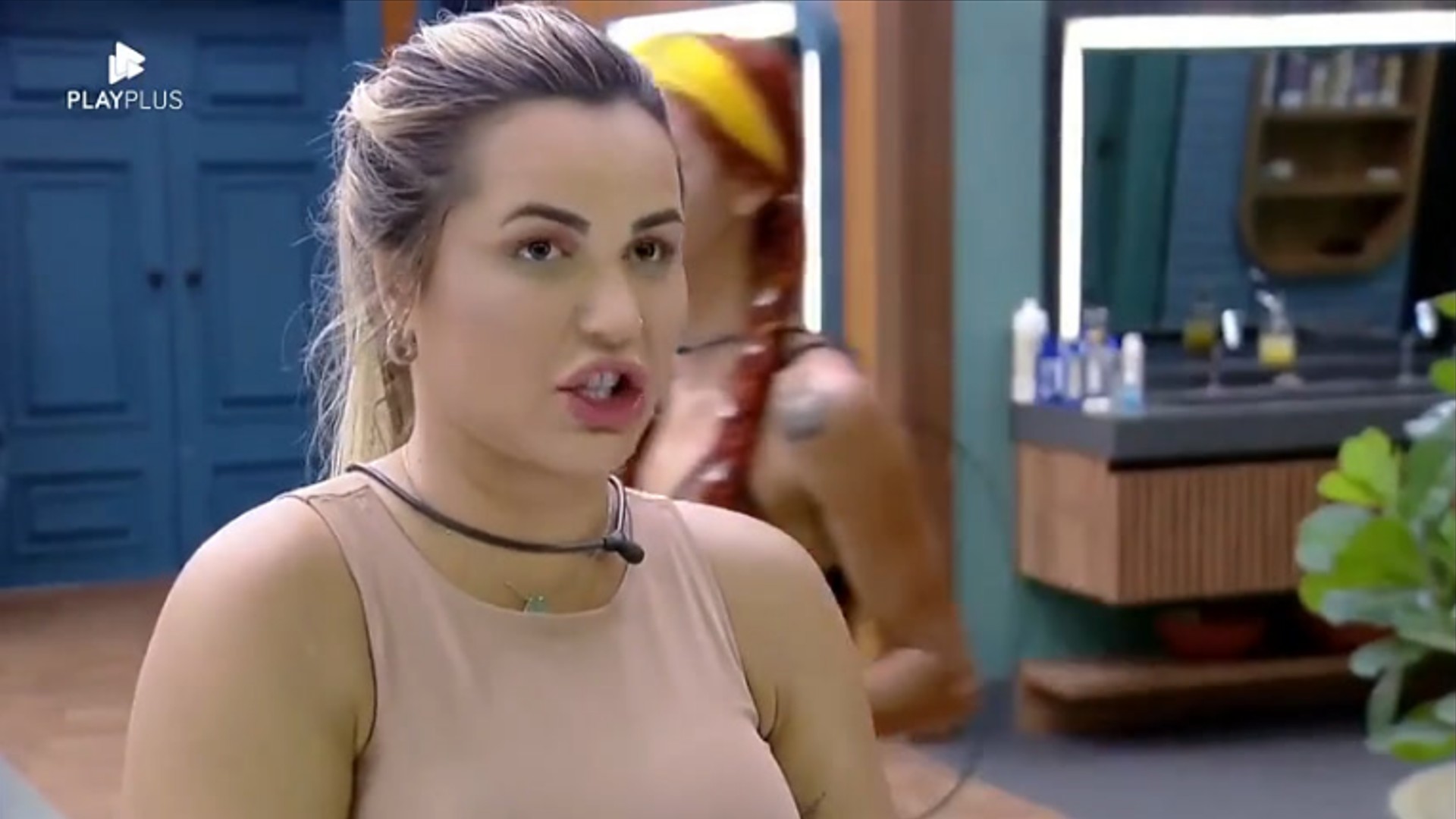 Deolane em briga. Reprodução/PlayPlus