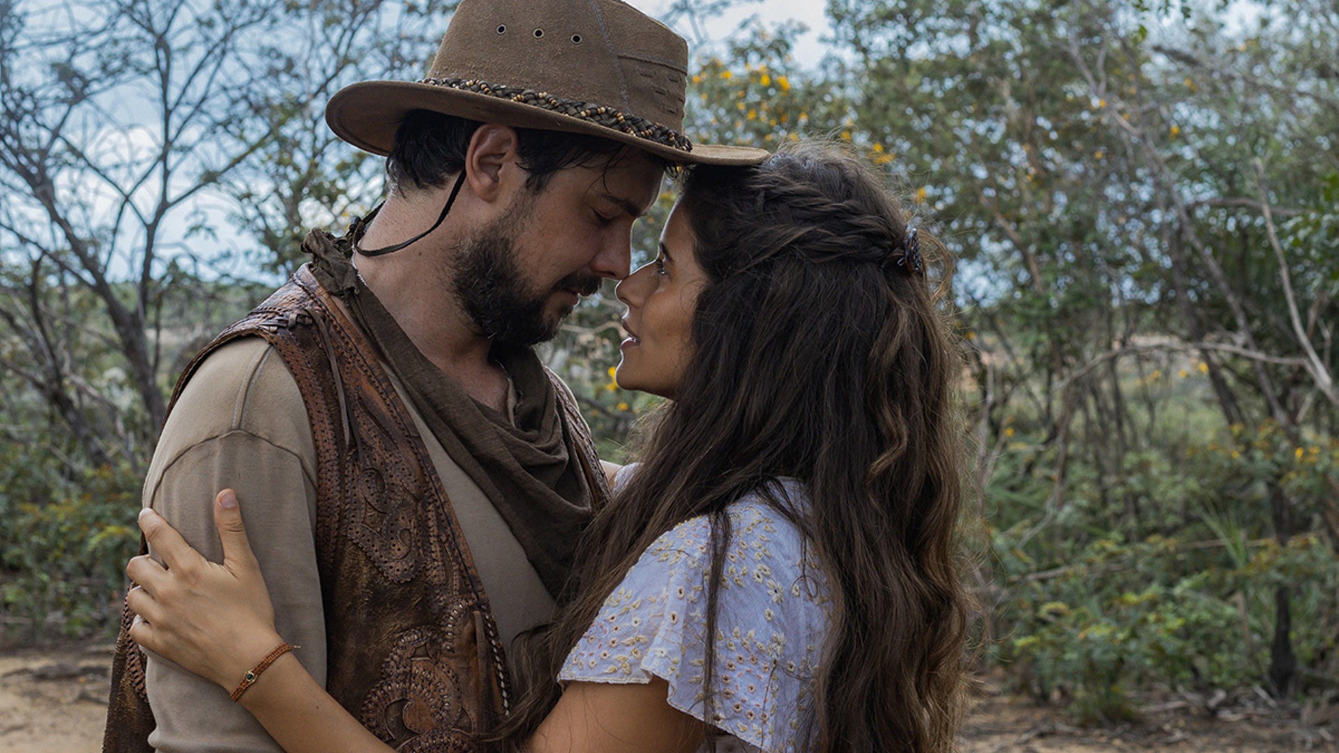 José (Sergio Guizé) e Candoca (Isadora Cruz) em 'Mar do Sertão'