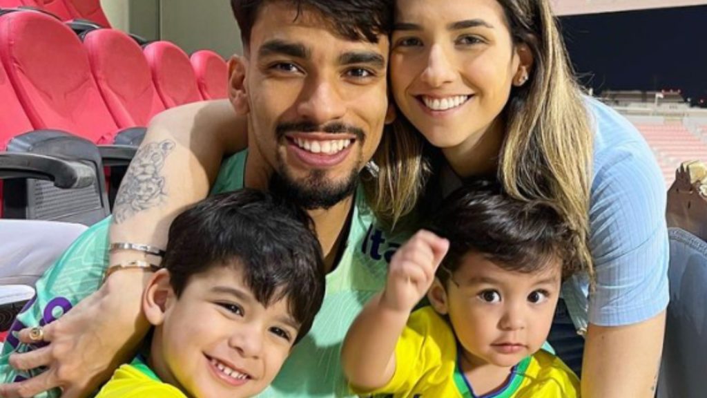 Lucas Paquetá e Duda Fournier com os filhos. Reprodução/Instagram