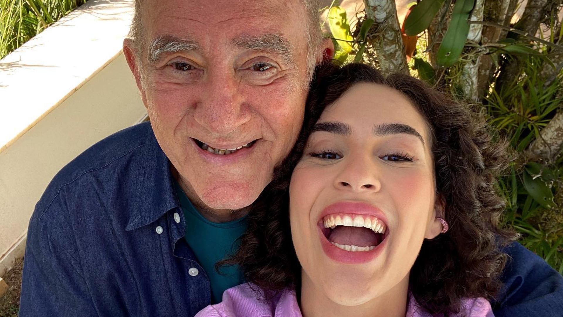 Renato Aragão e Lívian. Reprodução/Instagram
