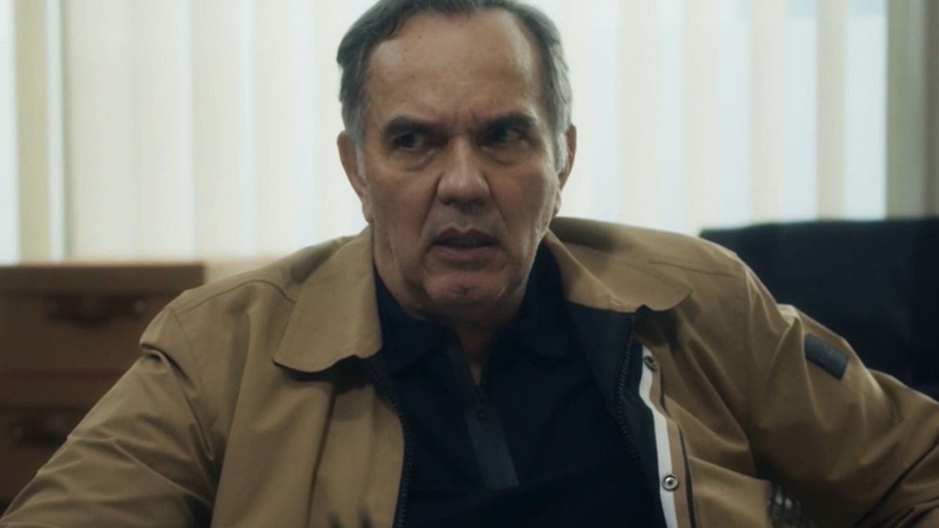 Guerra (Humberto Martins) em 'Travessia'