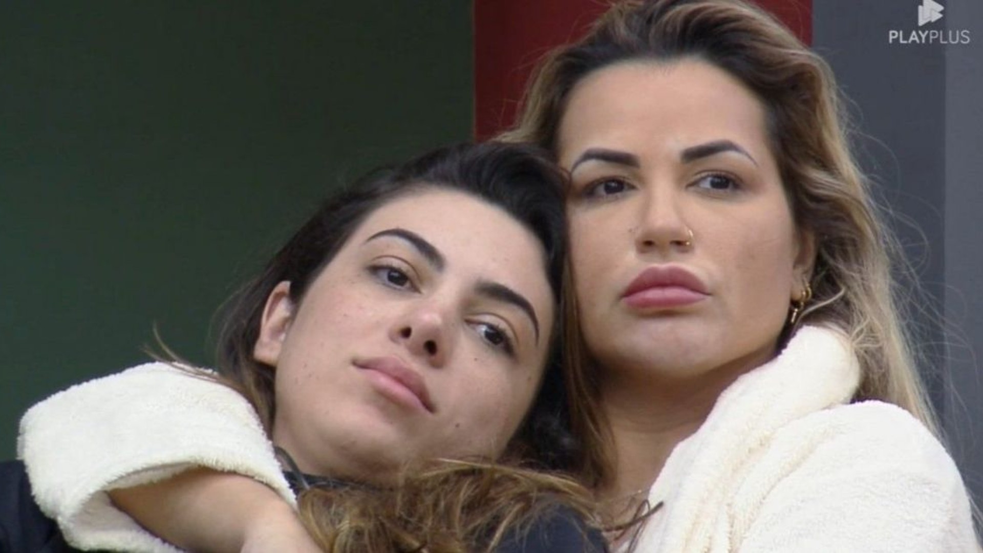 Pétala Barreiros e Deolane Bezerra em 'A Fazenda 14' (Reprodução/PlayPlus)