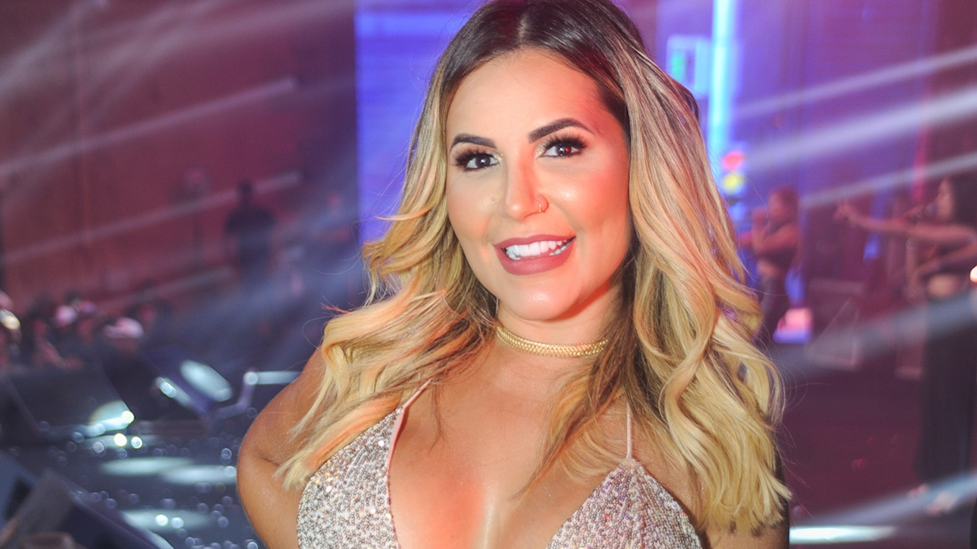 Deolane Bezerra