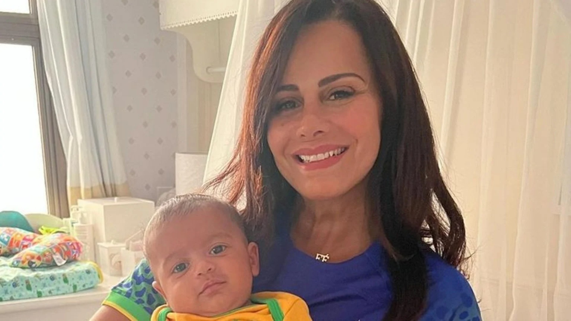 Viviane Araújo e o filho, Joaquim (Reprodução/Instagram)