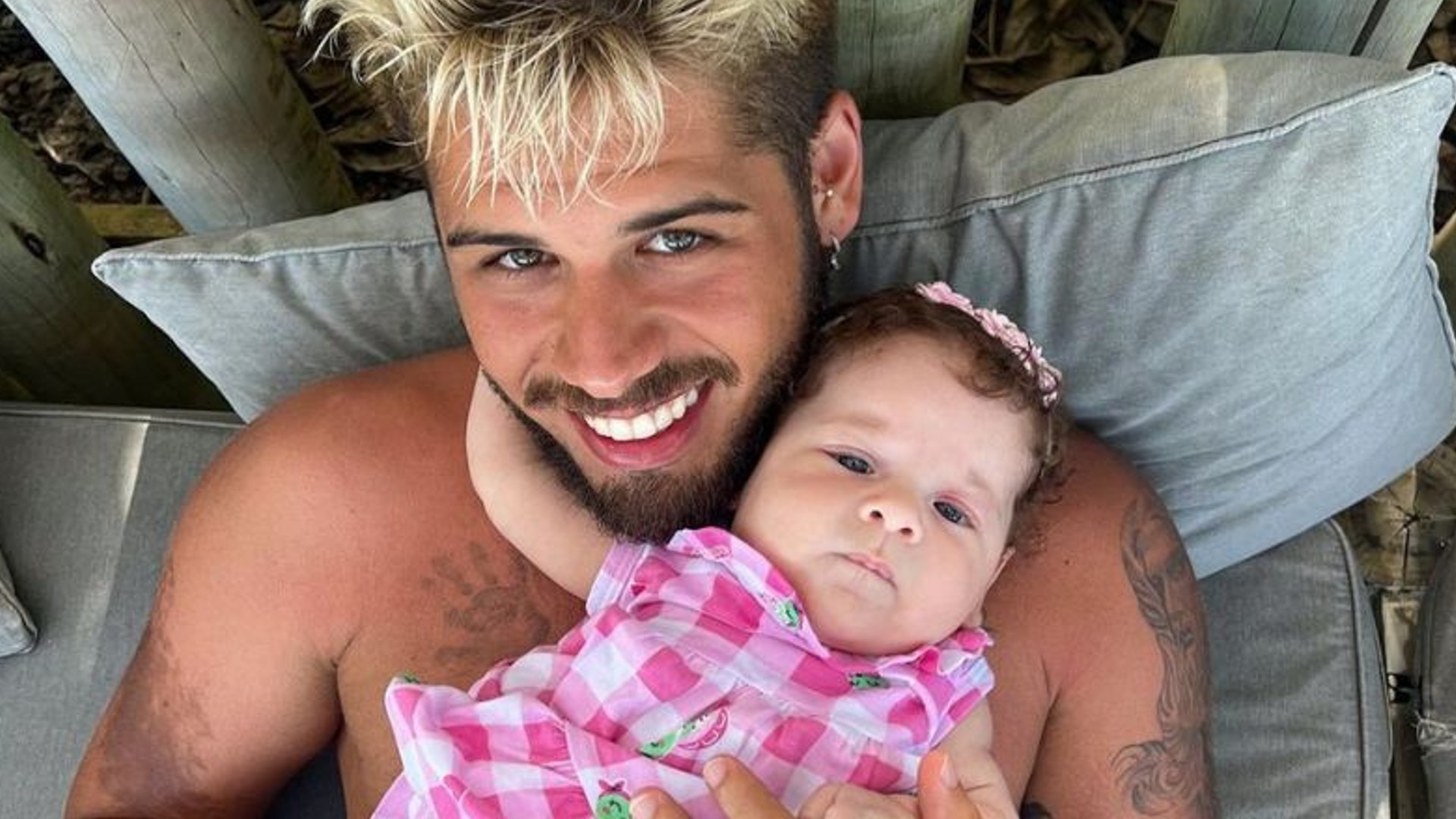 Zé Felipe com a filha caçula, Maria Flor