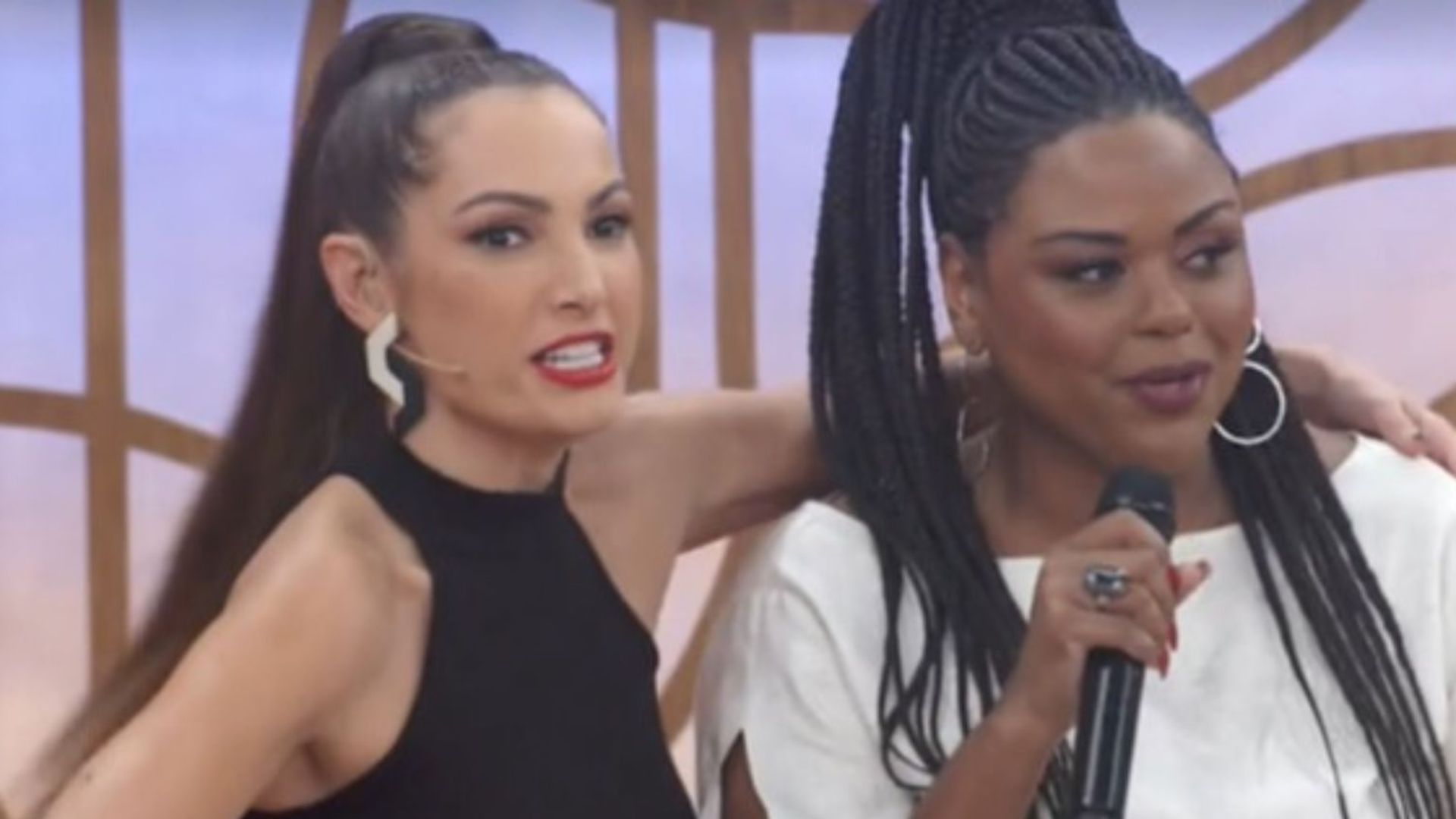 Patricia Poeta e Carla Cristina no 'Encontro'. Reprodução/TV Globo