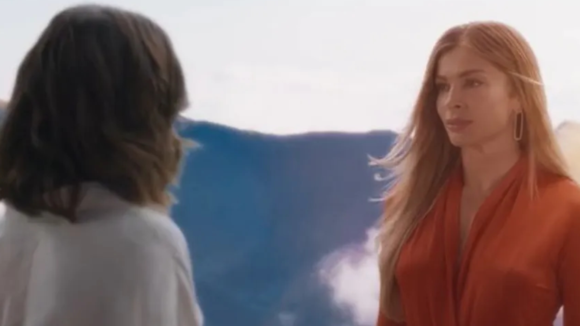 Chiara (Jade Picon) e Débora (Grazi Massafera) em Travessia — Foto: Globo