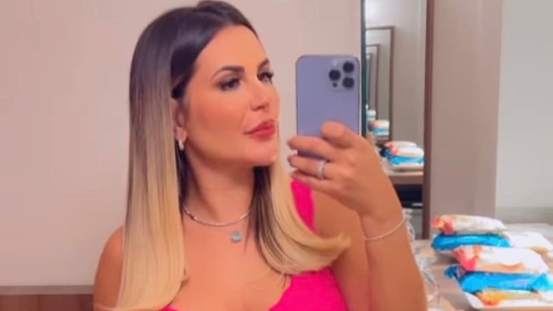 Deolane Bezerra