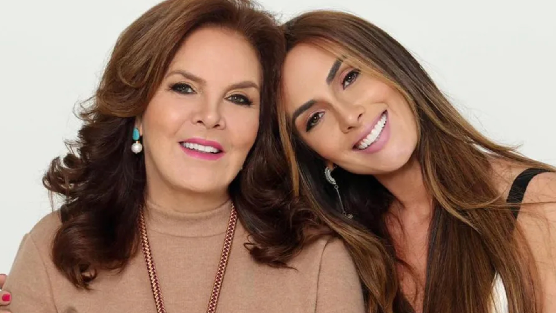 Nicole Bahls e a mãe, Vera Barbosa (Reprodução/Divulgação)
